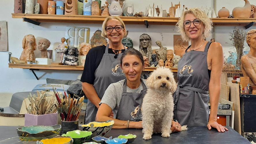 Ciao, siamo Roberta, Alessia, Funny e Simona lo staff del Paese dei Balocchi Atelier d'Arte di Bologna